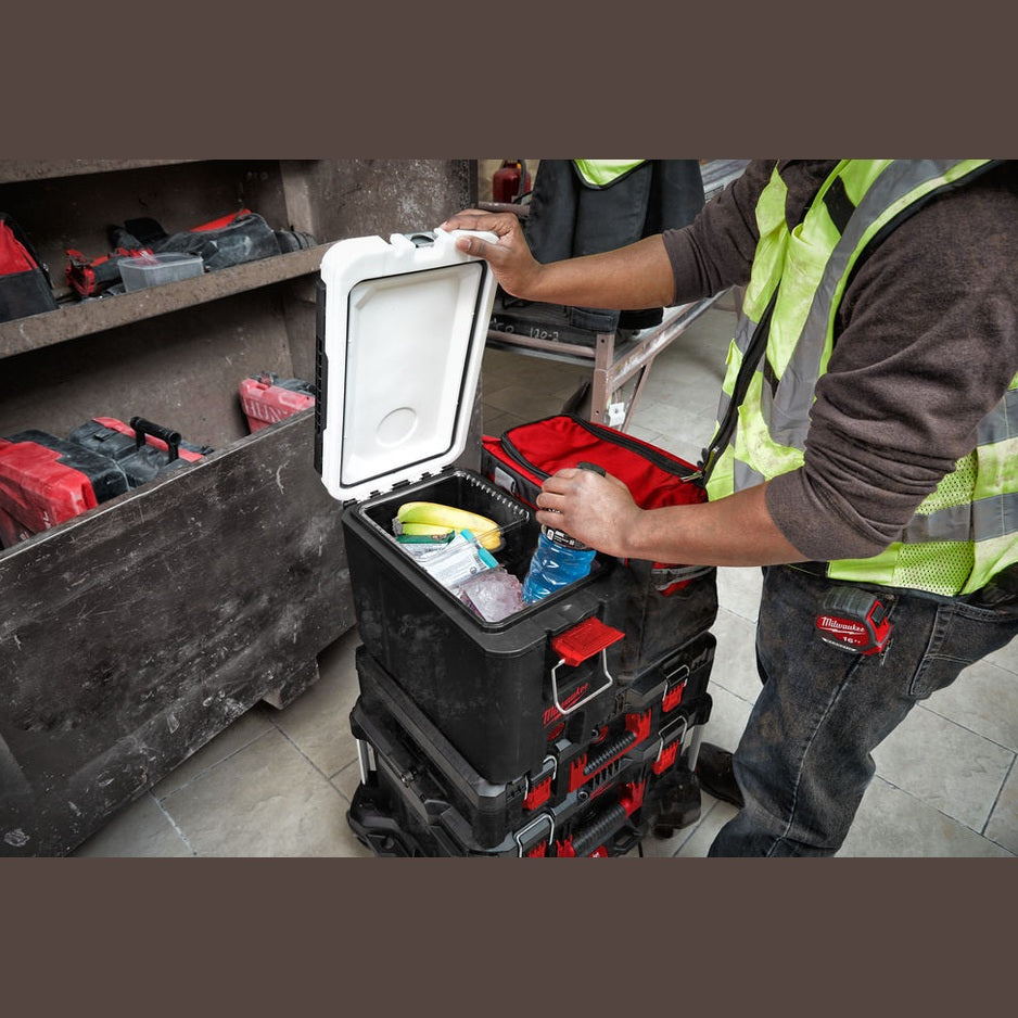 MILWAUKEE PACKOUT HARD COOLER BOX