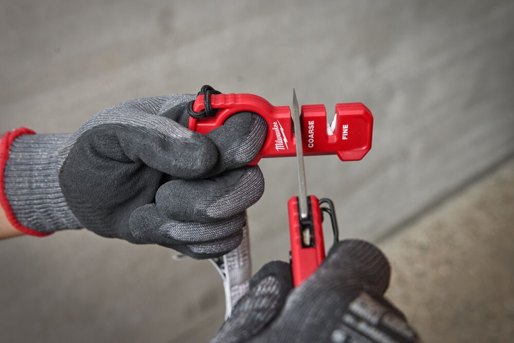 MILWAUKEE COMPACT KNIFE SHARPENER