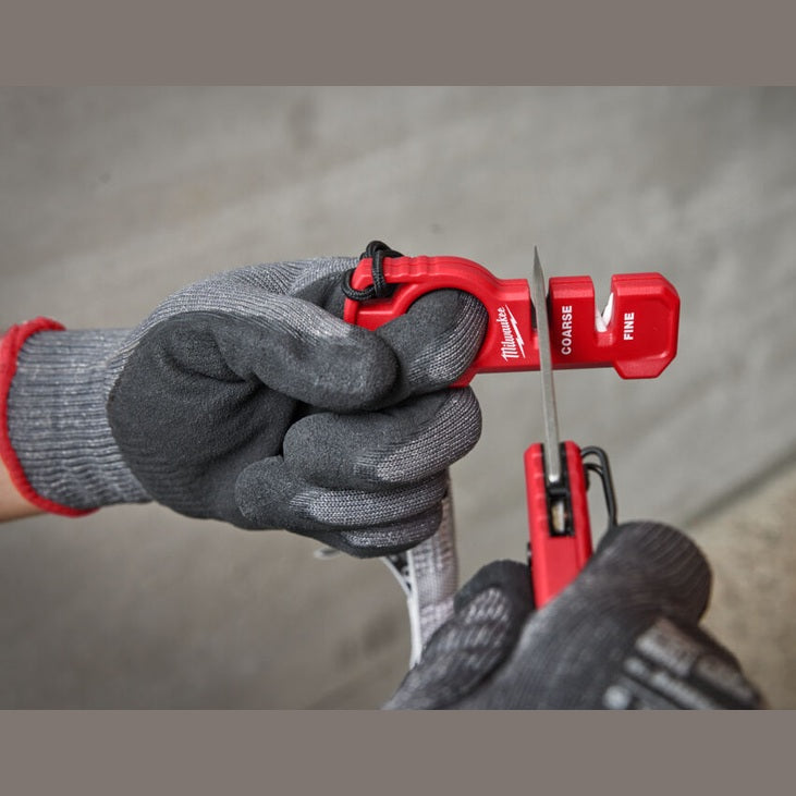 MILWAUKEE COMPACT KNIFE SHARPENER
