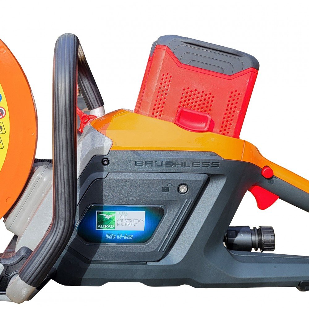 BELLE BATTERY CONSAW 82V BATERRY AND CHARGER