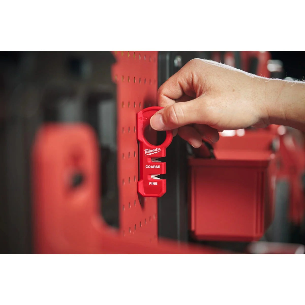 MILWAUKEE COMPACT KNIFE SHARPENER
