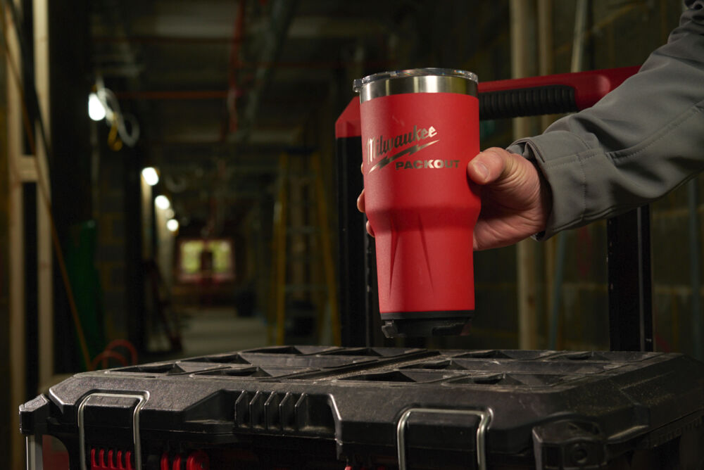 MILWAUKEE PACKOUT 887ML TRAVEL MUG 4932479075