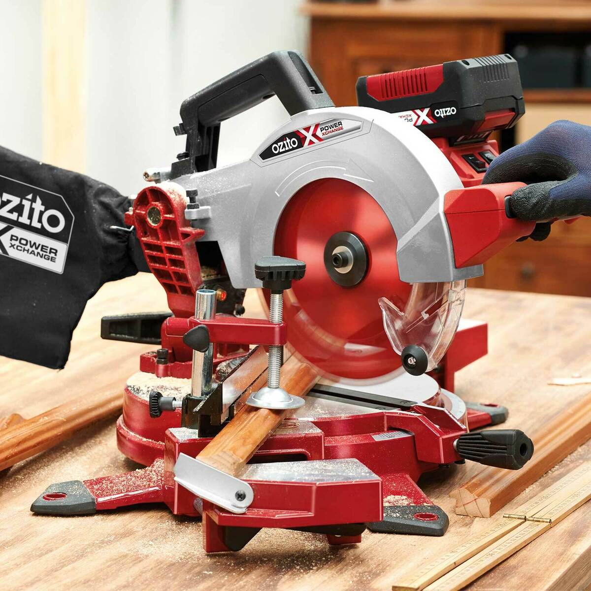 OZITO 18V CORDLESS MITRE SAW + 2.5AH BATTERY & CHARGER